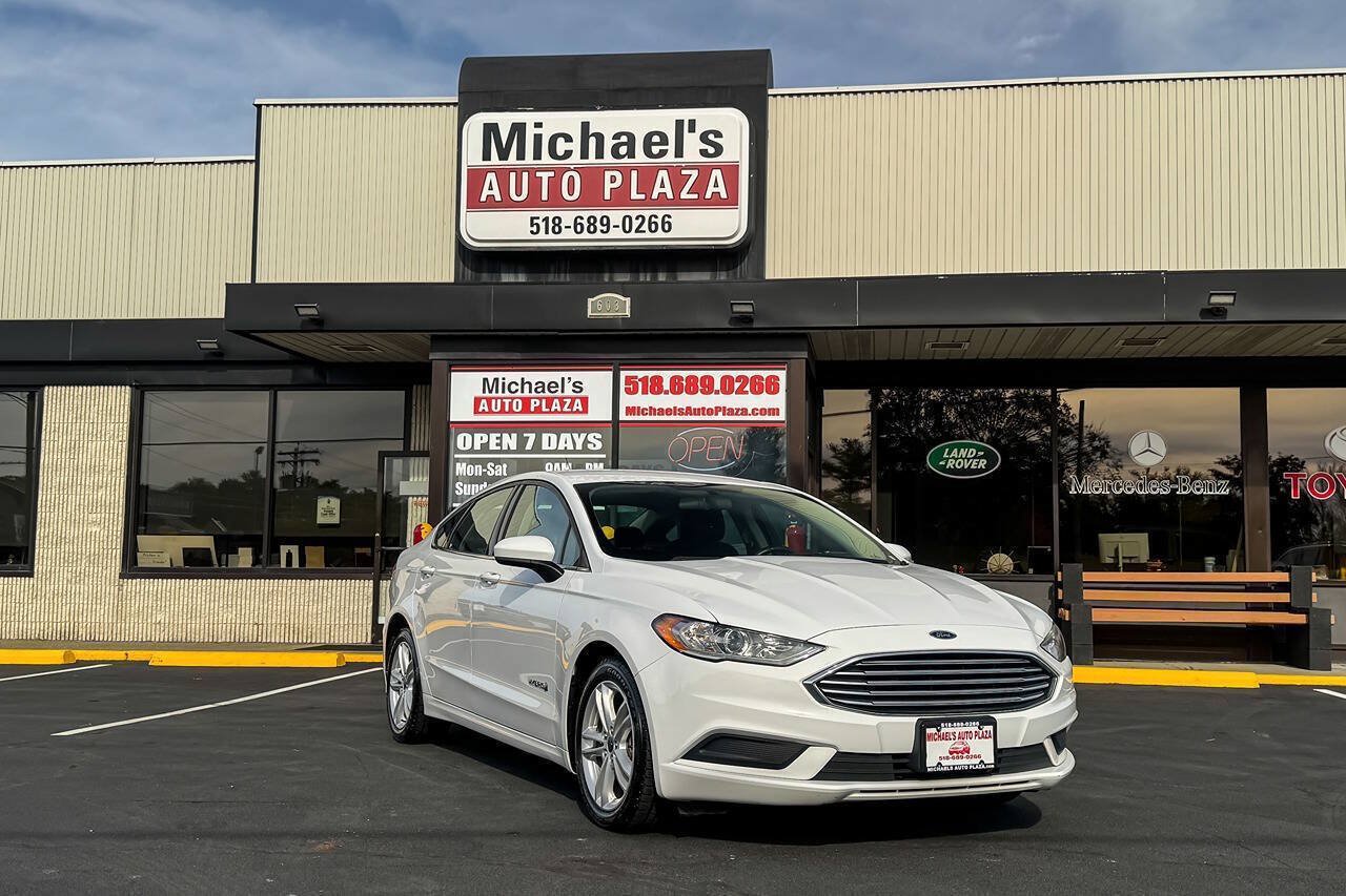 Used 2018 Ford Fusion SE FWD image 2