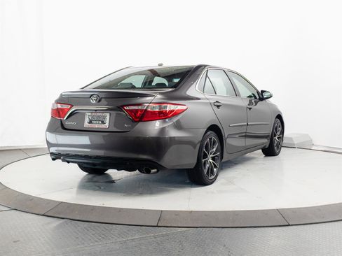 Used 2015 Toyota Camry XSE w/ Moonroof Package FWD image 11