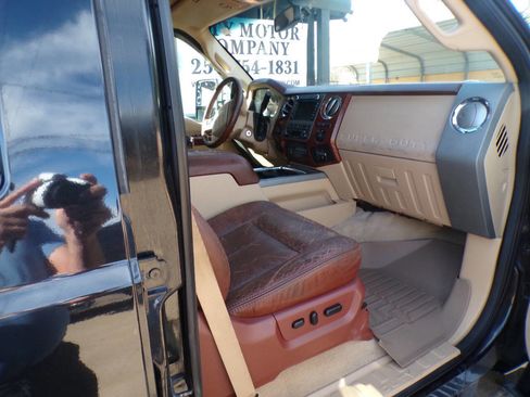 Used 2012 Ford F250 King Ranch w/ King Ranch w/Chrome Pkg image 9