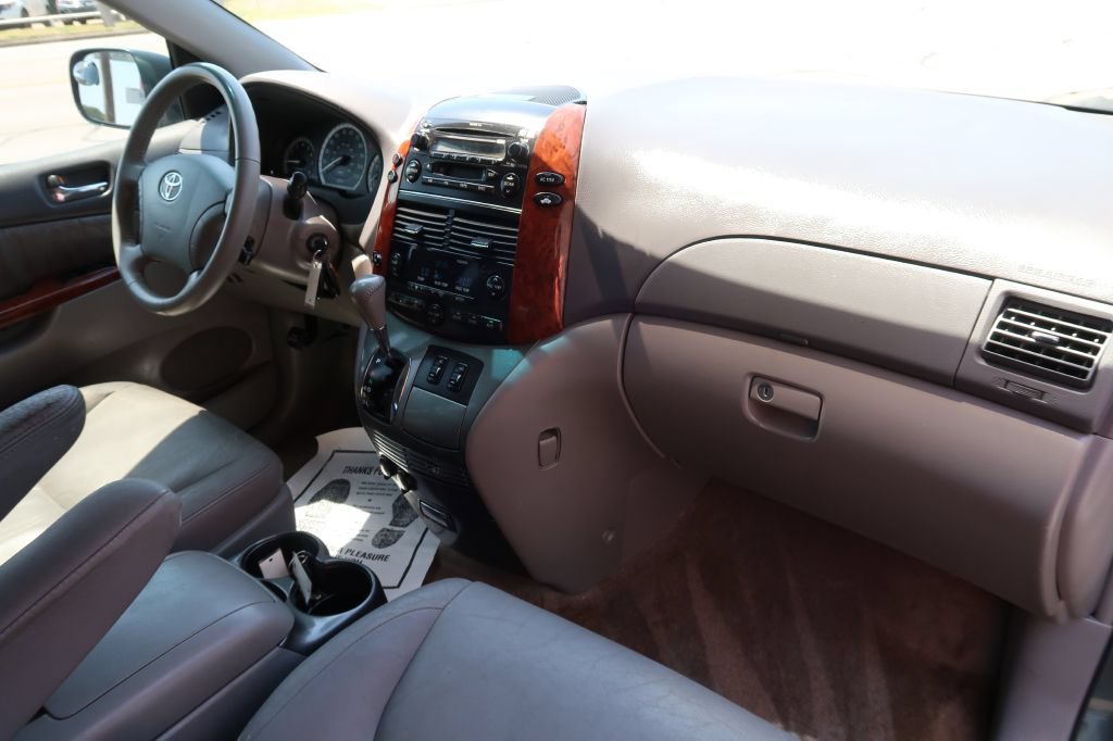 Used 2005 Toyota Sienna XLE FWD image 11