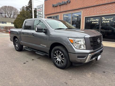 Used 2023 Nissan Titan SV w/ SV Convenience Package image 30