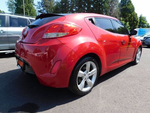 Used 2014 Hyundai Veloster w/ Style Package 02 FWD image 2