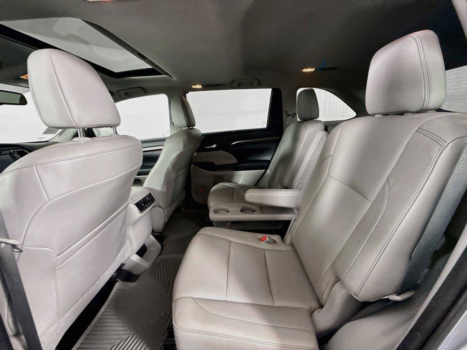 Used 2015 Toyota Highlander Limited FWD image 32