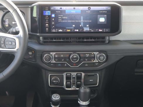 Used 2025 Jeep Wrangler Unlimited Sahara AWD/4WD image 15