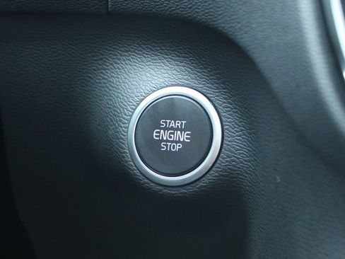 Used 2025 Volvo XC40 B5 Plus image 25