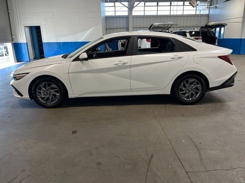 Used 2024 Hyundai Elantra SEL FWD image 6