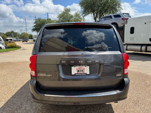 Used 2018 Dodge Grand Caravan SE w/ UConnect Hands-Free Group FWD image 8