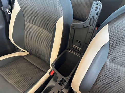 Used 2020 Nissan Versa SV FWD image 20