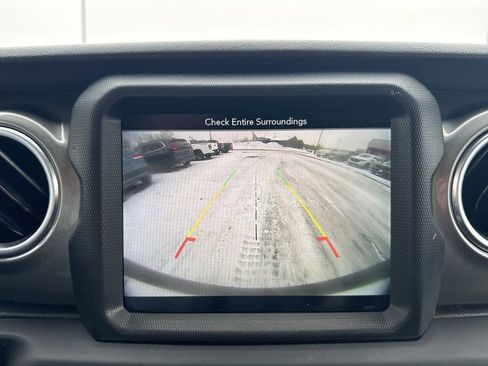 Used 2019 Jeep Wrangler Unlimited Sahara w/ Uconnect 4C Nav & Sound Group image 23