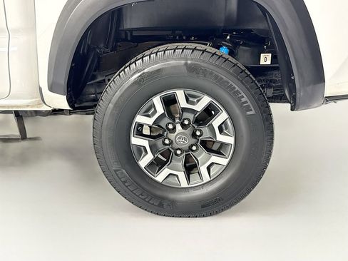 Used 2019 Toyota Tacoma TRD Off-Road RWD image 31