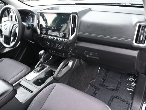 Used 2025 Nissan Frontier SV w/ SV Convenience Package RWD image 10