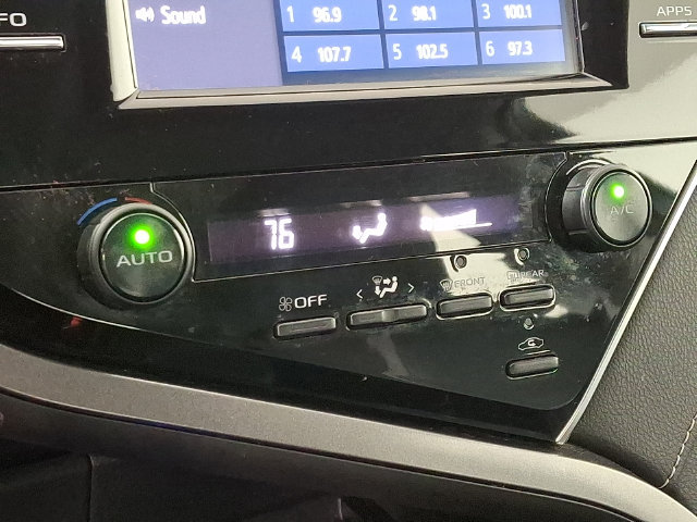 Used 2018 Toyota Camry SE FWD image 17