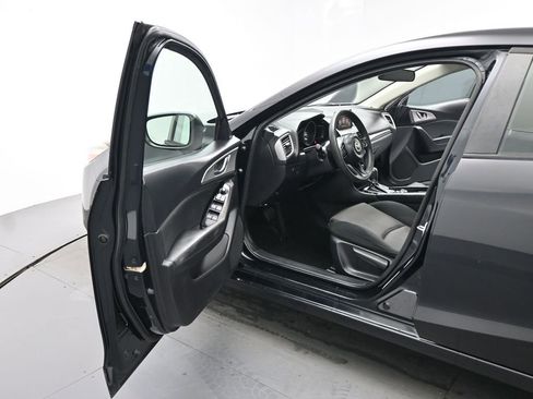 Used 2018 MAZDA MAZDA3 Sport image 9