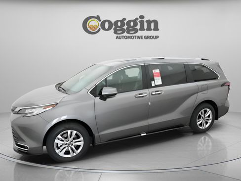 New 2026 Toyota Sienna Limited FWD image 3