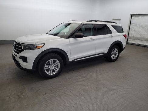 Used 2022 Ford Explorer XLT AWD/4WD image 2