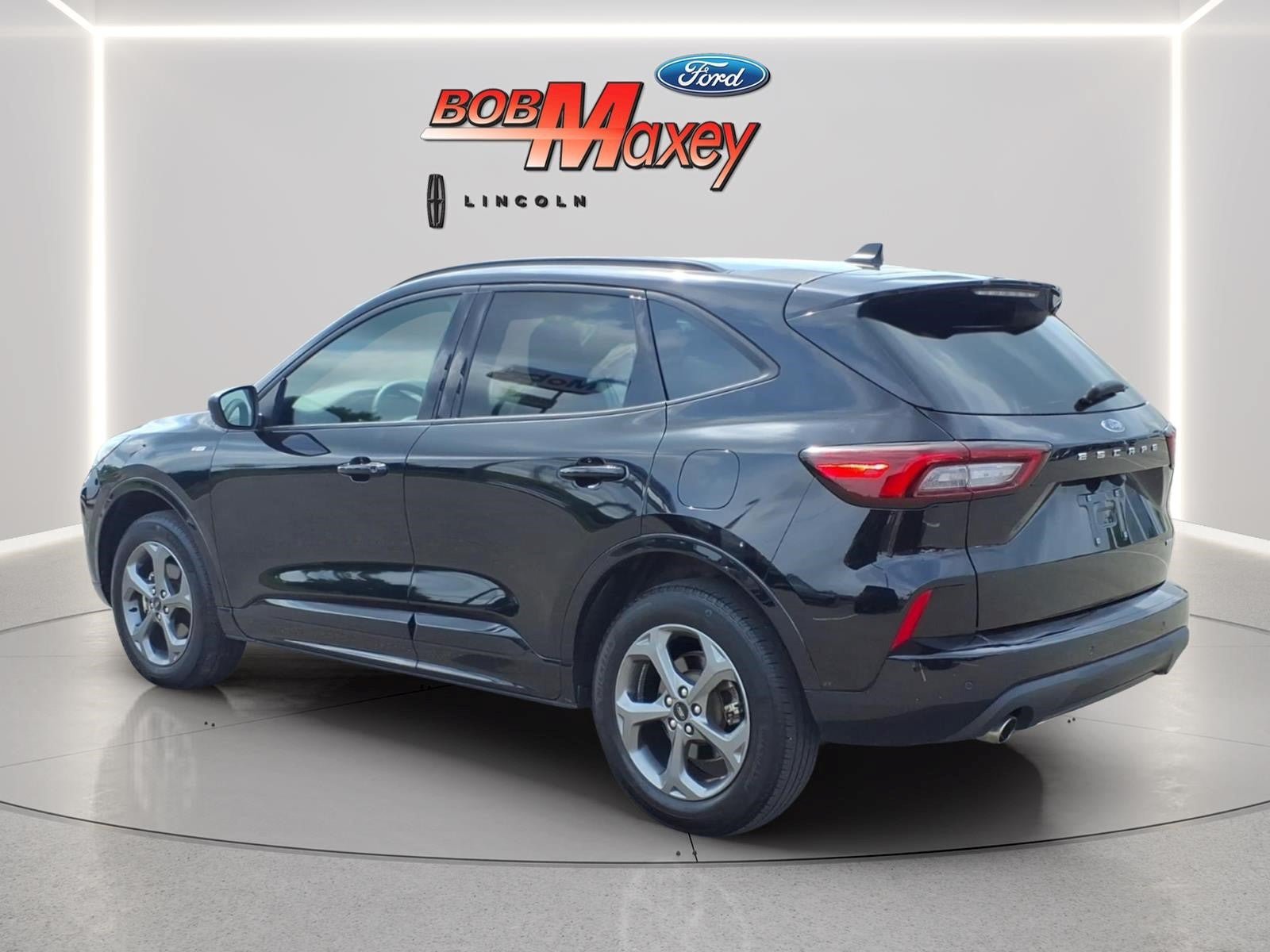 Used 2024 Ford Escape ST-Line w/ Tech Pack #1 AWD/4WD image 7