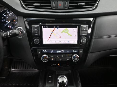 Used 2019 Nissan Rogue SL AWD/4WD image 19