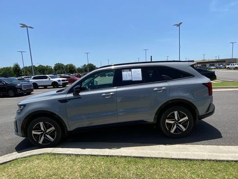 Certified 2023 Kia Sorento EX w/ Panoramic Sunroof Package FWD image 4