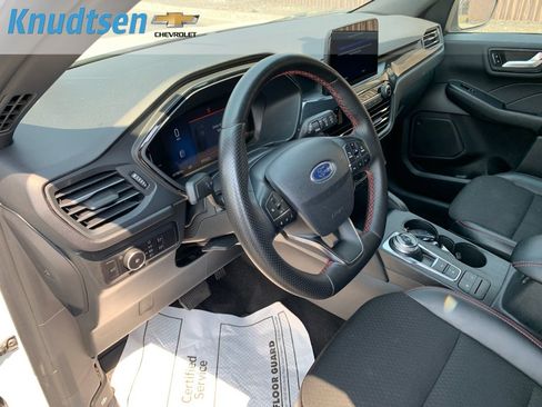 Used 2025 Ford Escape ST-Line Select AWD/4WD image 19