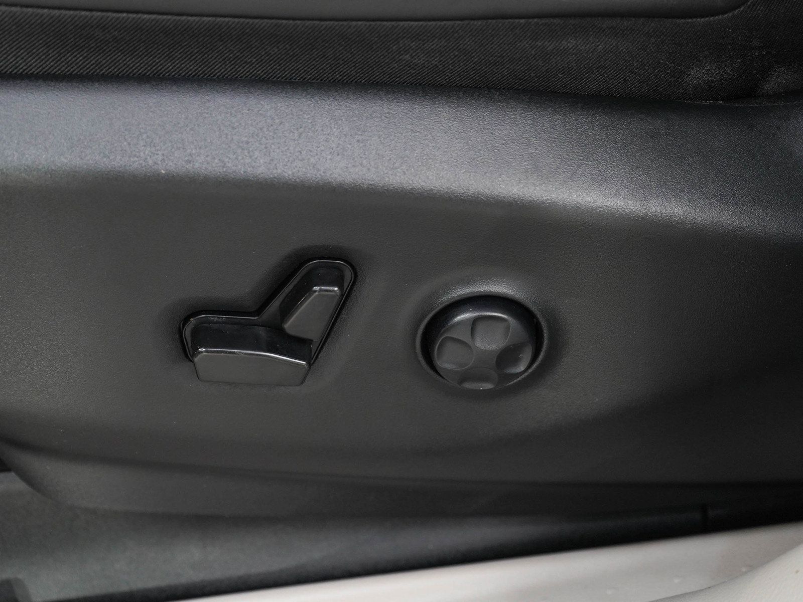 Used 2023 Chrysler Pacifica Limited FWD image 25