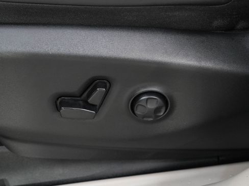 Used 2023 Chrysler Pacifica Limited FWD image 25