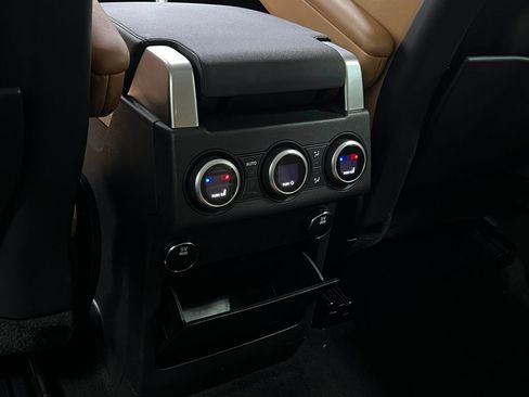 Used 2017 Land Rover Discovery HSE AWD/4WD image 29