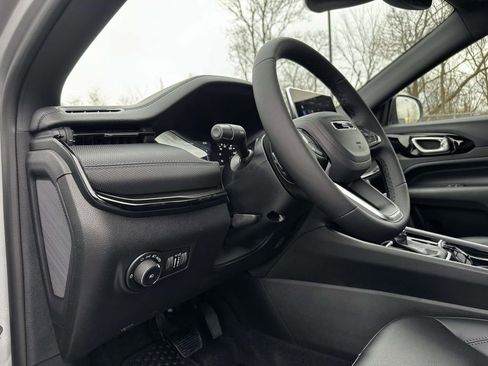 New 2026 Jeep Compass Latitude image 2