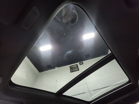 Used 2021 Volvo XC90 T8 R-Design w/ Advanced Package image 2