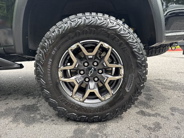 Used 2025 Chevrolet Colorado ZR2 w/ Technology Package AWD/4WD image 21