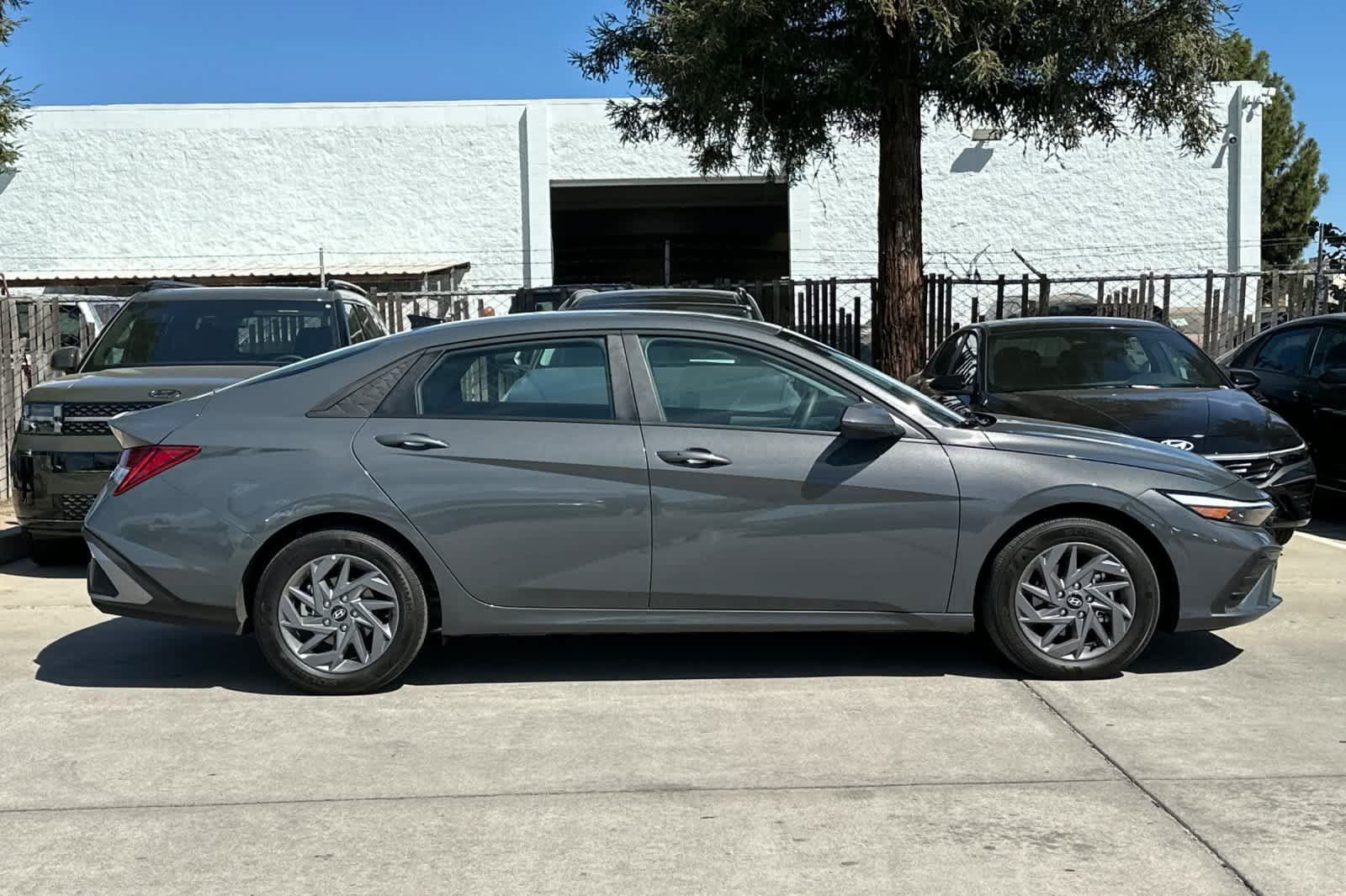 Used 2026 Hyundai Elantra Hybrid FWD image 9