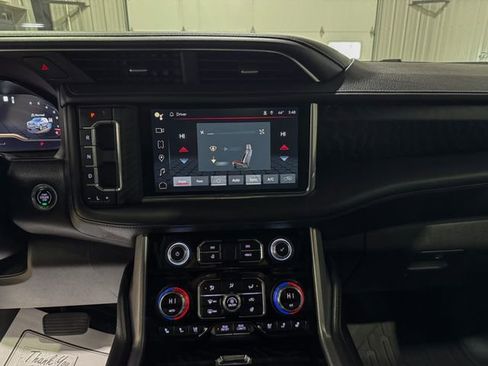 Used 2023 GMC Yukon Denali w/ Advanced Technology Package image 15
