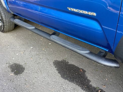 Used 2017 Toyota Tacoma TRD Off-Road image 7