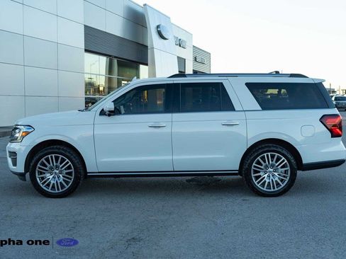 Used 2022 Ford Expedition Max Limited image 9