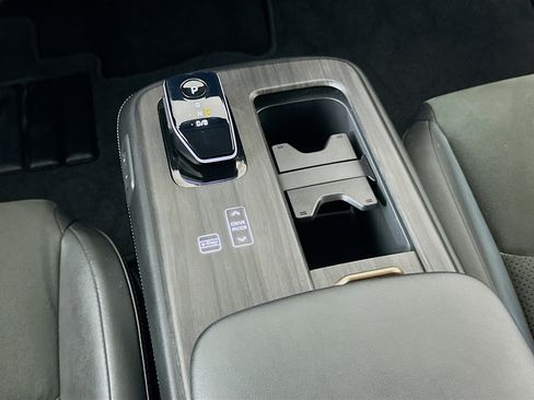 Used 2024 Nissan Ariya FWD image 25