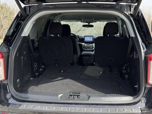 Used 2024 Ford Explorer XLT image 16