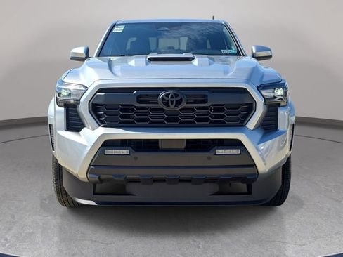 Used 2025 Toyota Tacoma TRD Sport w/ TRD Sport Upgrade Package AWD/4WD image 3