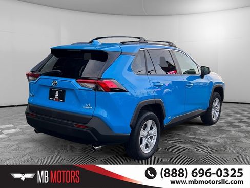 Used 2021 Toyota RAV4 LE image 3