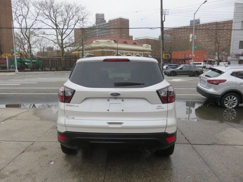 Used 2017 Ford Escape SE w/ Equipment Group 201A FWD image 10