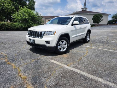Used 2012 Jeep Grand Cherokee Laredo w/ Laredo E Group AWD/4WD image 4