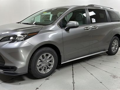 New 2026 Toyota Sienna LE