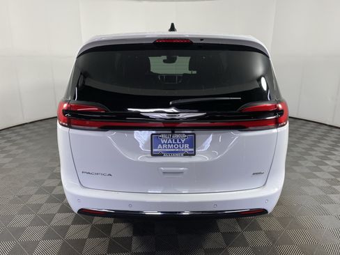 New 2026 Chrysler Pacifica Select AWD/4WD image 7