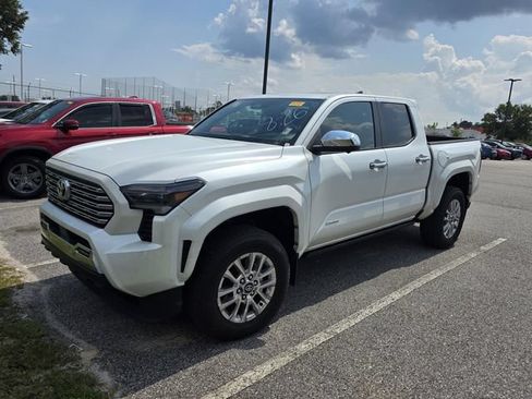 Used 2025 Toyota Tacoma Limited AWD/4WD image 14