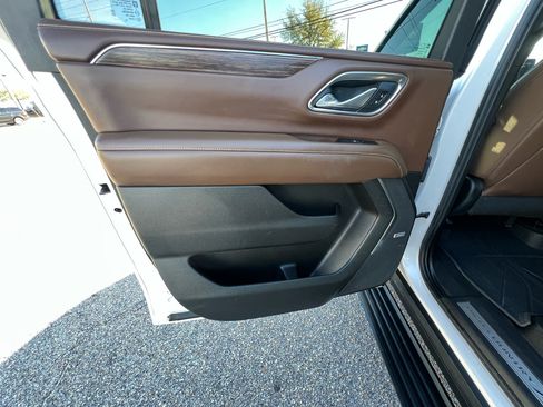 Used 2021 Chevrolet Suburban High Country w/ Premium Package image 26
