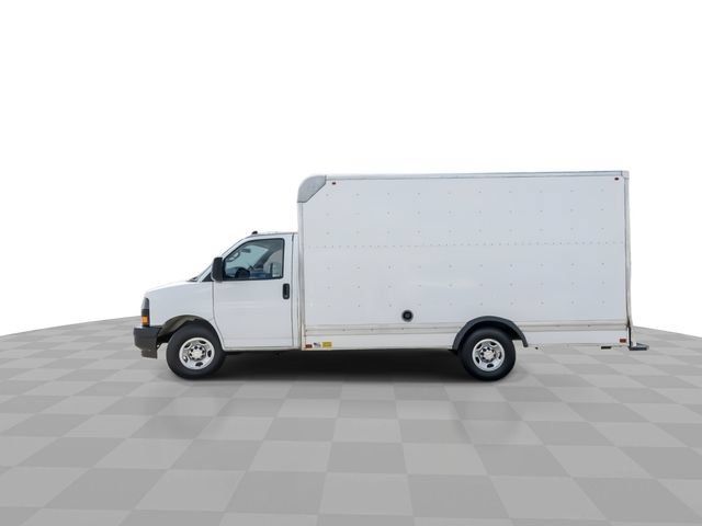 Used 2022 Chevrolet Express 3500 w/ Driver Convenience Package RWD image 5