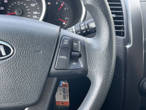 Used 2013 Kia Sorento LX image 19