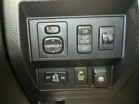 Used 2017 Toyota Tundra Limited image 36