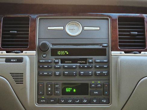 Used 2003 Lincoln Town Car Cartier image 85