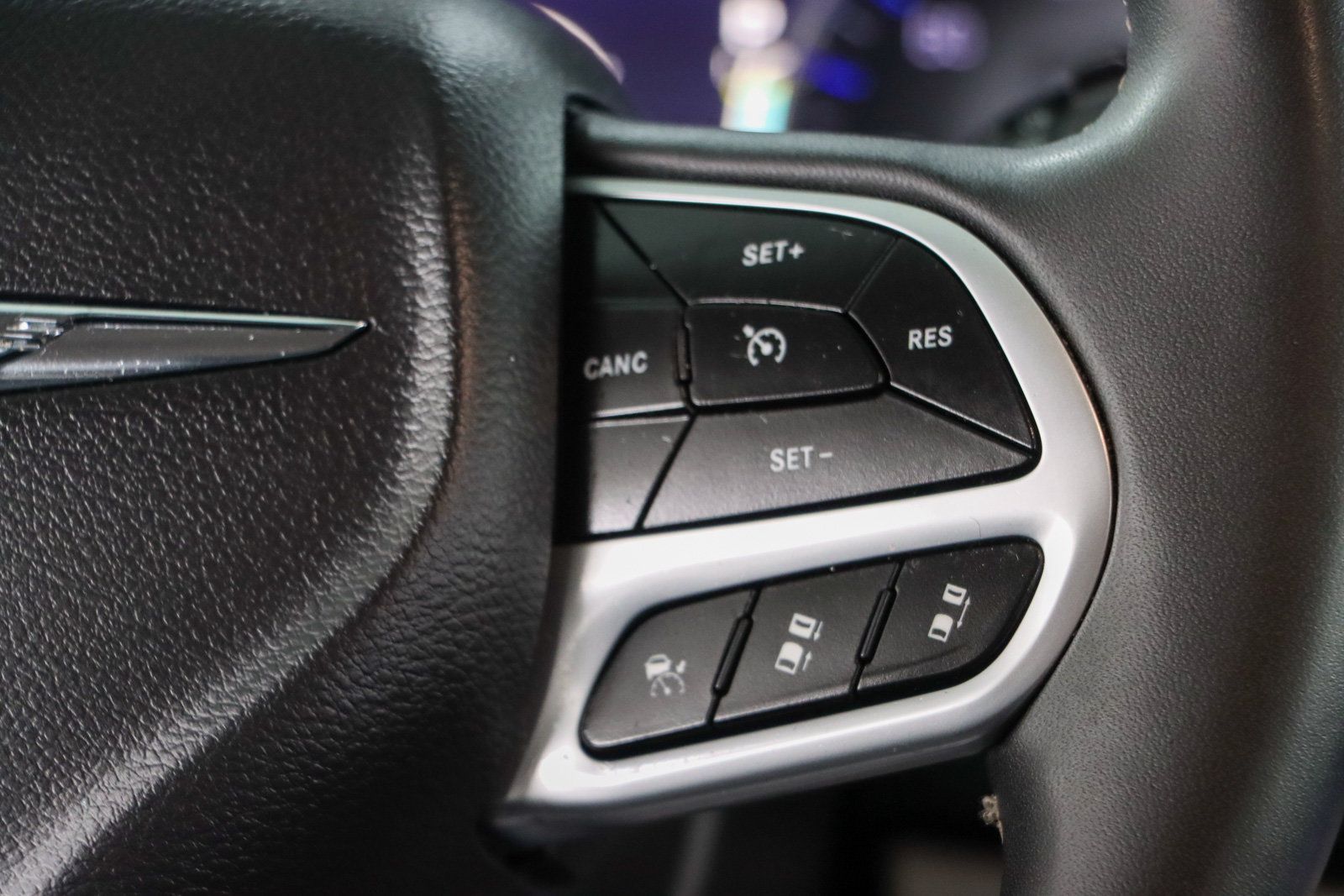 Used 2023 Chrysler Pacifica Touring-L FWD image 14