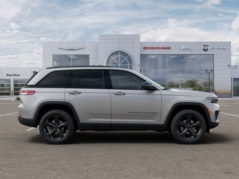 New 2025 Jeep Grand Cherokee Altitude AWD/4WD image 21