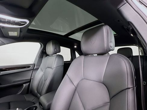New 2026 Porsche Macan image 14